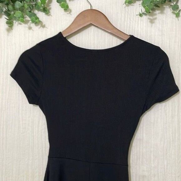 Alya Francesca's Knee Length Knotted Draped Front With Cut-Out Dress Size XS - Picture 4 of 8